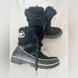 SOREL Boots - Black Fur
